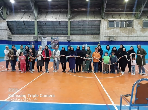 مسابقات هفته تربیت بدنی طناب کشی بانوان