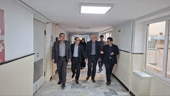 حضور میدانی رئیس دانشگاه در بیمارستان ولیعصر(عج) تویسرکان برای ارزیابی خدمات درمانی