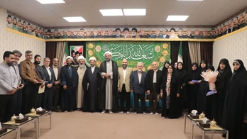 تقدیر امام جمعه همدان از خانواده شهدای والامقام و پنج تن از پرستاران به نمایندگی از جامعه پرستاری استان