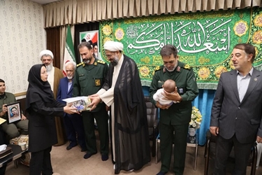 تجلیل از فعالان برنامه جوانی جمعیت در نماز جمعه همدان