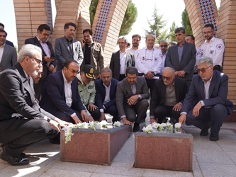 اهتزاز پرچم جمهوری اسلامی ایران همزمان با دانشگاه‌های کشور در دانشگاه علوم پزشکی همدان