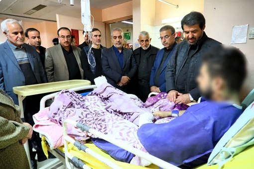  گزارش تصویری عیادت استاندار و رئیس دانشگاه علوم پزشکی همدان و جمعی از معاونین و مدیران از مصدومان و مجروحان دفاع مقدس در یکی از مراکز درمانی همدان