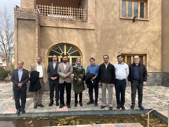 رئیس دانشکده دارو سازی ومدیرگروه طب ایرانی و سنتی از باغ موزه بدیع الحکما