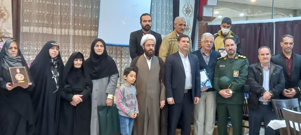 آئین تجلیل از ایثارگران و پیشکسوتان هشت سال دفاع مقدس شهرستان نهاوند و نشست هم اندیشی ایثارگران برگزار شد