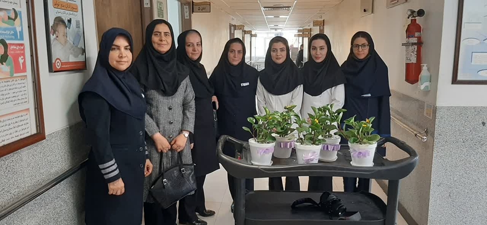 تکریم مادران بخشهای زایمان در هفته ملی جمعیت