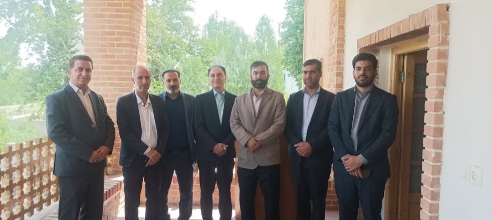 بازدید رئیس و مدیران شبکه بهداشت ملایر از مجموعه بدیع الحکما