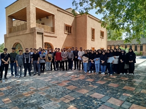 بازدید دانشجویان دانشگاه صنعتی همدان از مجموعه فرهنگی و موزه تاریخ پزشکی استان همدان